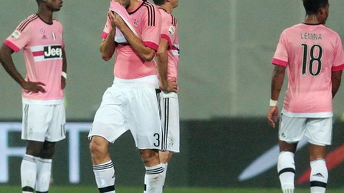 Max Allegri chịu trách nhiệm cho trận thua sốc trước Sassuolo